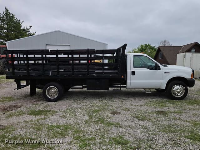 Image of Ford F-450 equipment image 3