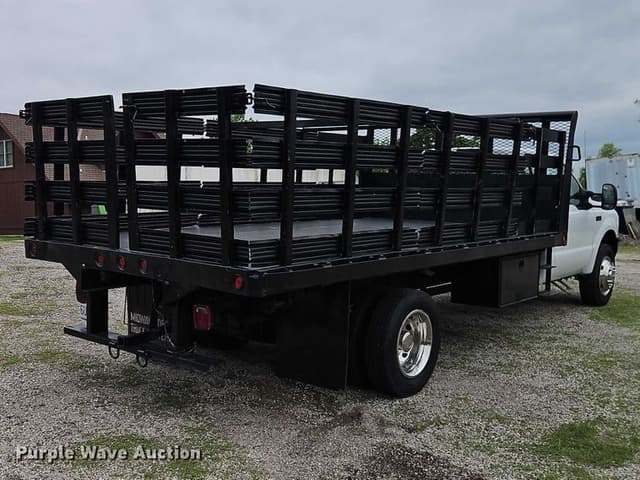 Image of Ford F-450 equipment image 4