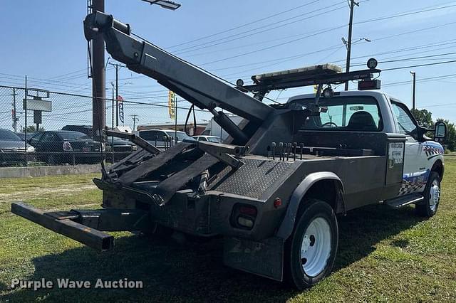 Image of Ford F-450 equipment image 4
