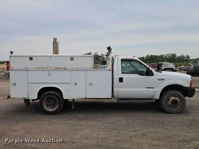 Image of Ford F-450 equipment image 3