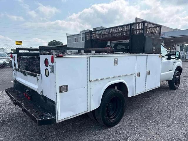 Image of Ford F-450 equipment image 2