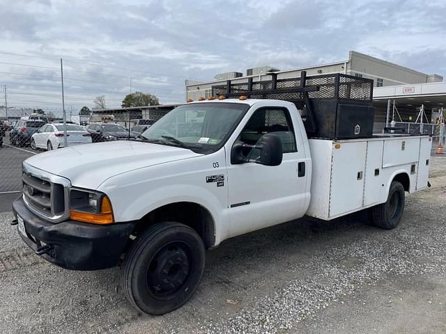 Image of Ford F-450 equipment image 3