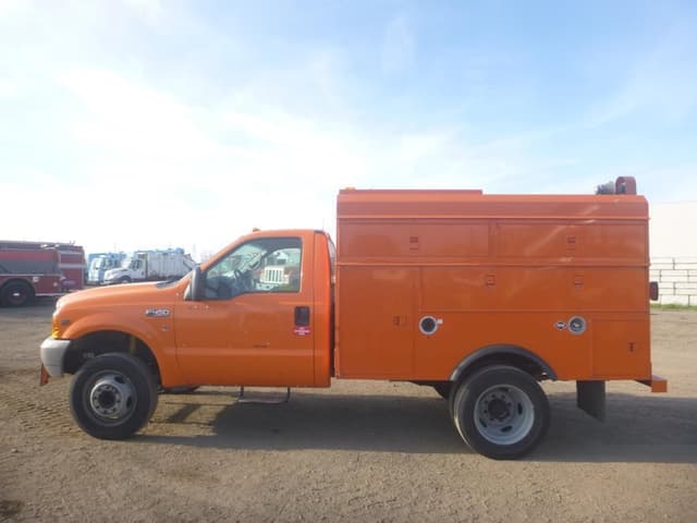 Image of Ford F-450 equipment image 4