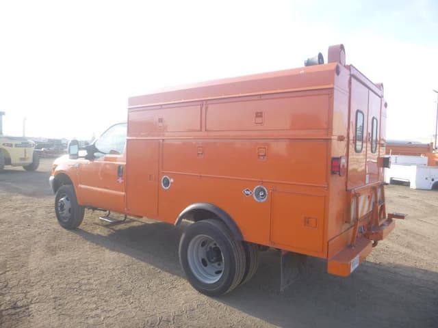 Image of Ford F-450 equipment image 3