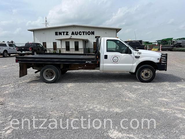 Image of Ford F-450 equipment image 3