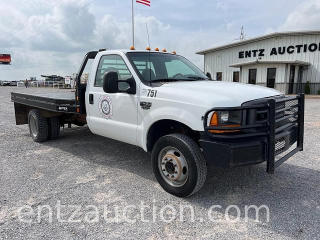 Image of Ford F-450 equipment image 2