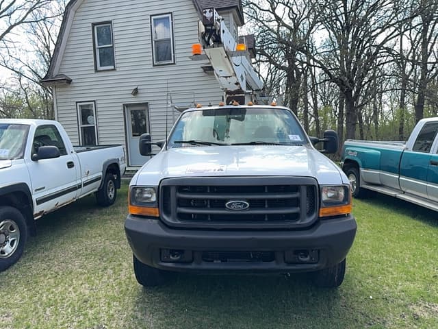Image of Ford F-450 equipment image 2