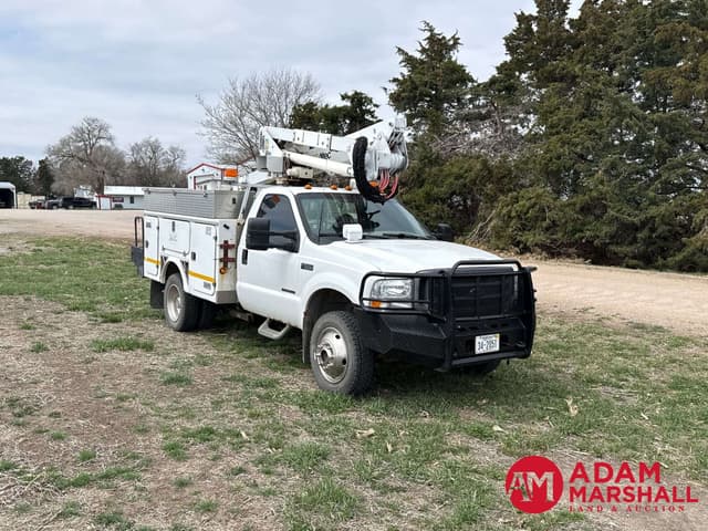 Image of Ford F-550 equipment image 4