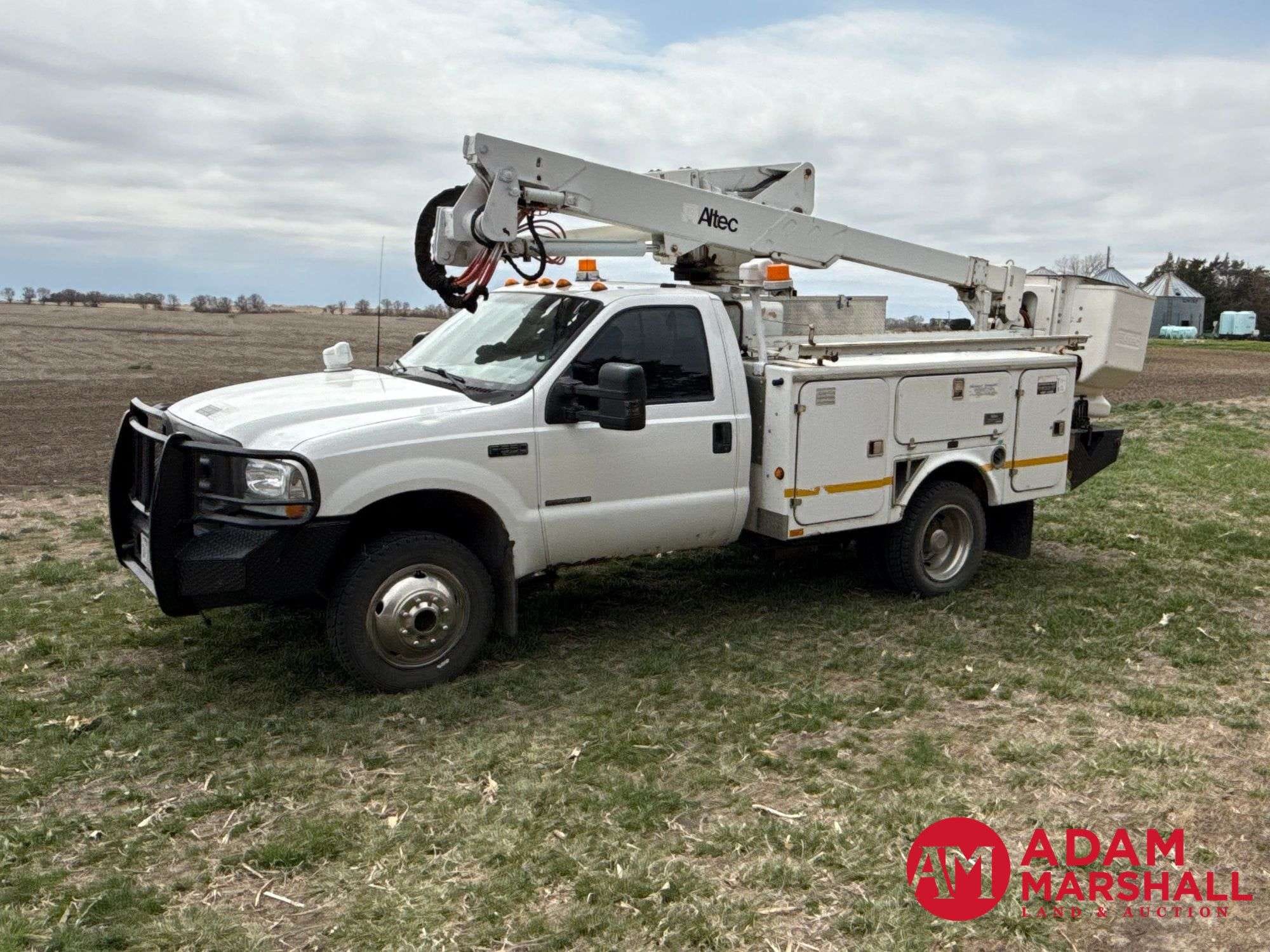 2000 Ford F-550 Equipment Image0