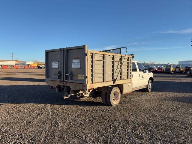 Image of Ford F-550 equipment image 4