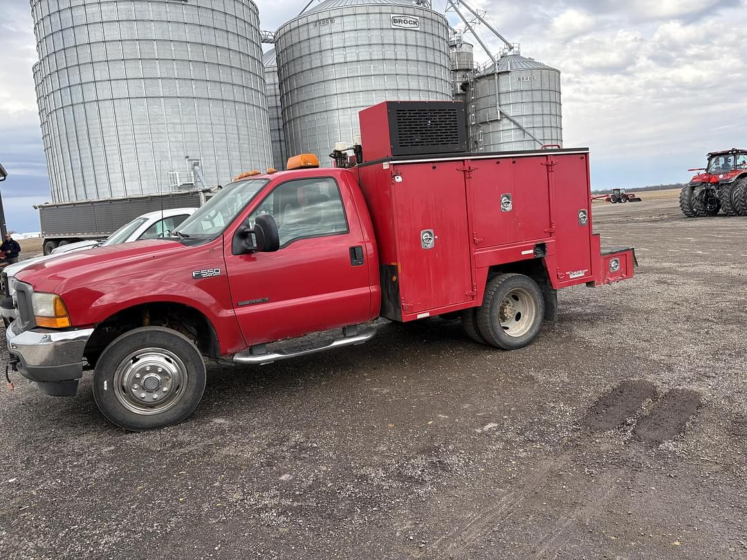 Image of Ford F-550 Primary image