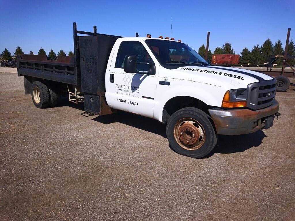 Image of Ford F-550 Primary image