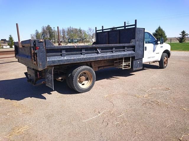 Image of Ford F-550 equipment image 2