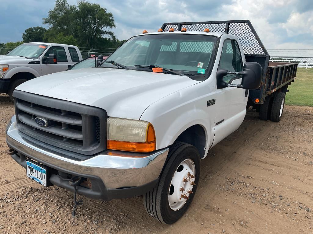 Image of Ford F-550 Primary image