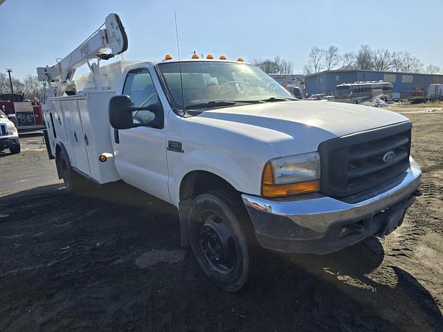 Image of Ford F-550 equipment image 2