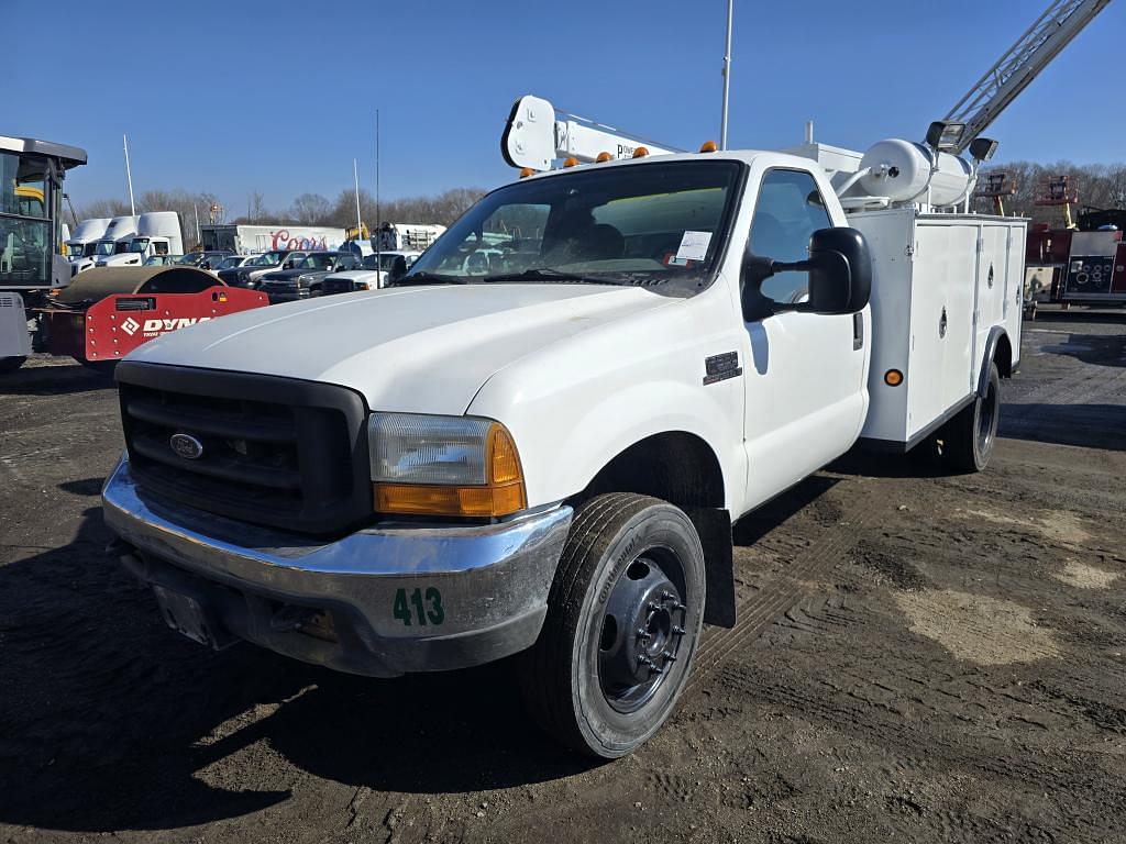 Image of Ford F-550 Primary image