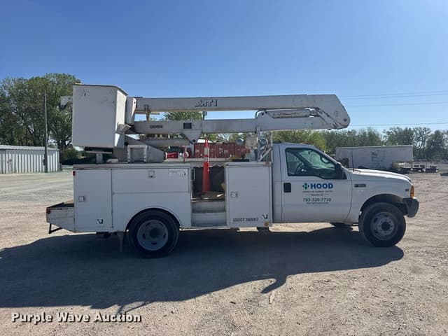 Image of Ford F-550 equipment image 3