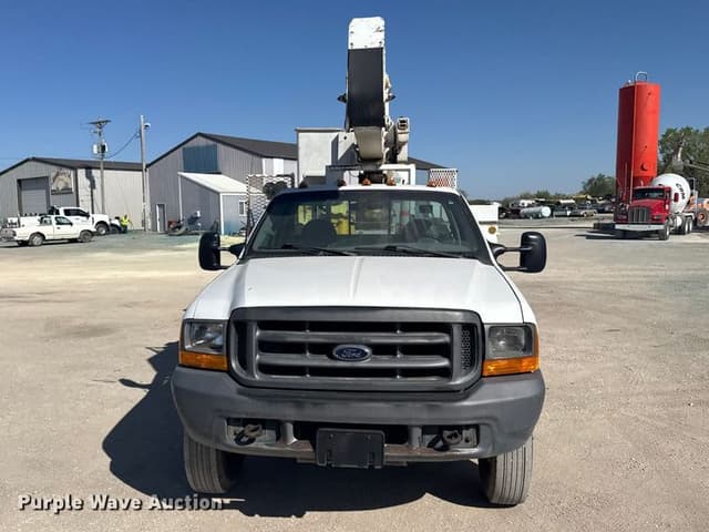 Image of Ford F-550 equipment image 1