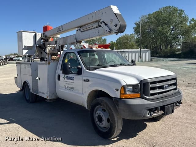 Image of Ford F-550 equipment image 2