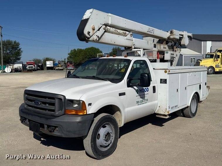 2000 Ford F-550 Equipment Image0
