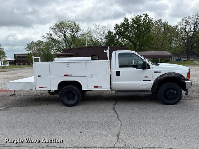 Image of Ford F-550 equipment image 3
