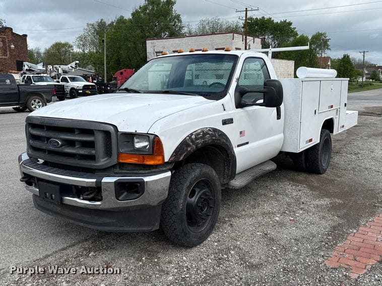 2000 Ford F-550 Equipment Image0