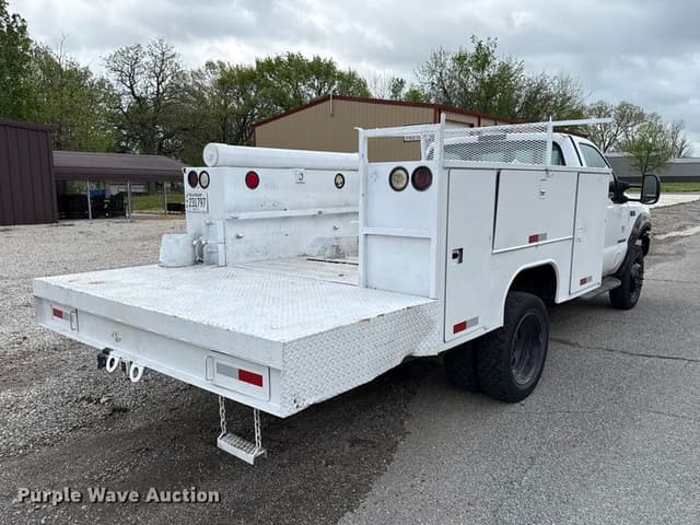 Image of Ford F-550 equipment image 4