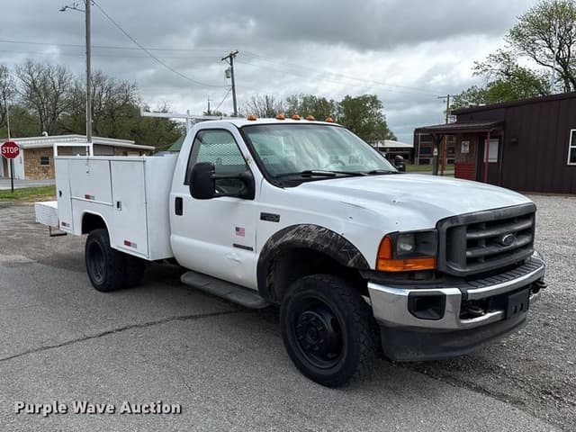 Image of Ford F-550 equipment image 2