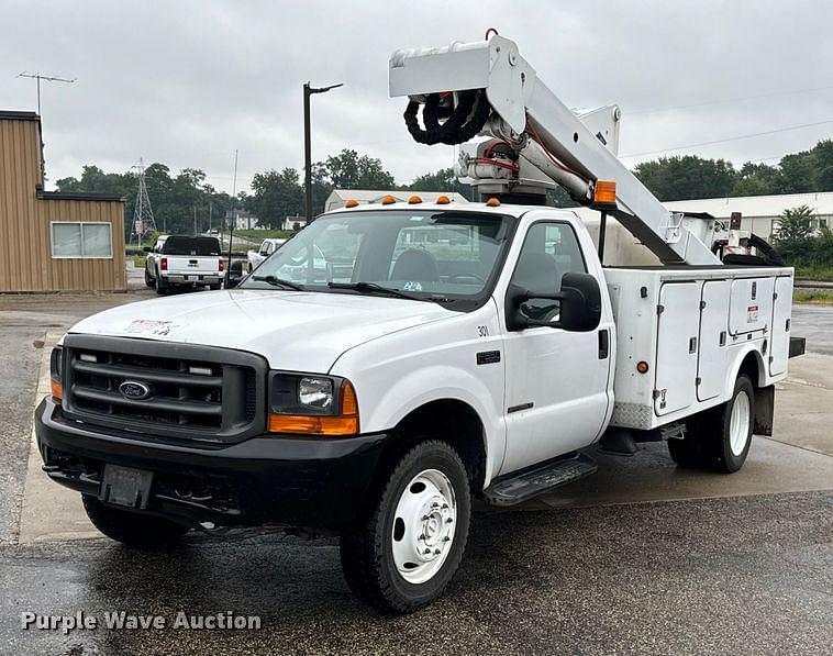 Image of Ford F-550 Primary image