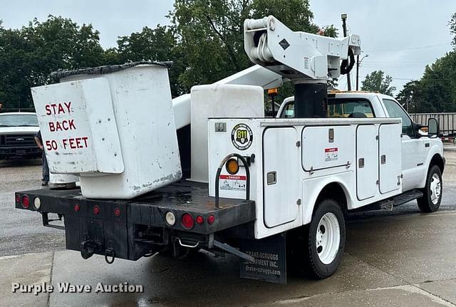 Image of Ford F-550 equipment image 4