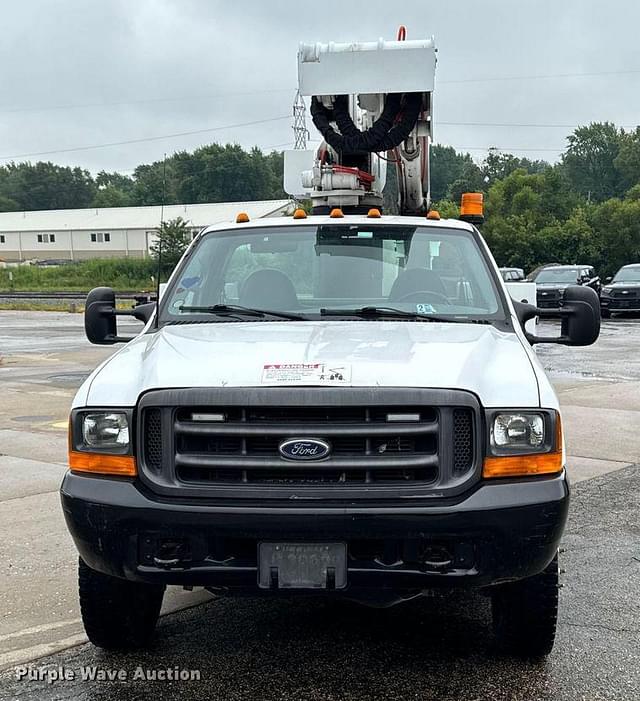 Image of Ford F-550 equipment image 1