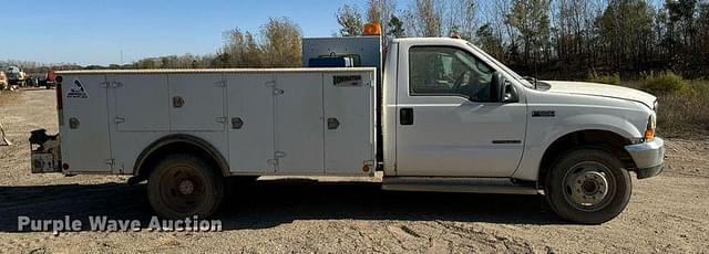 Image of Ford F-550 equipment image 3