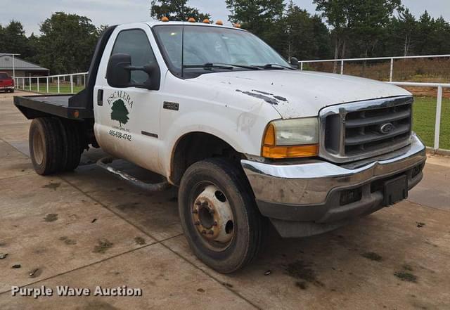 Image of Ford F-550 equipment image 2