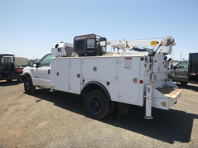 Image of Ford F-550 equipment image 3