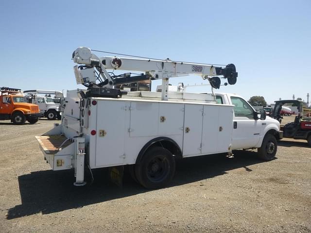 Image of Ford F-550 equipment image 2