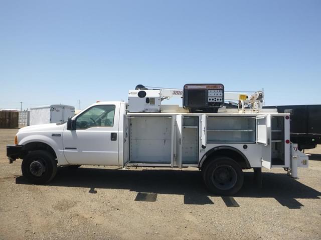 Image of Ford F-550 equipment image 4