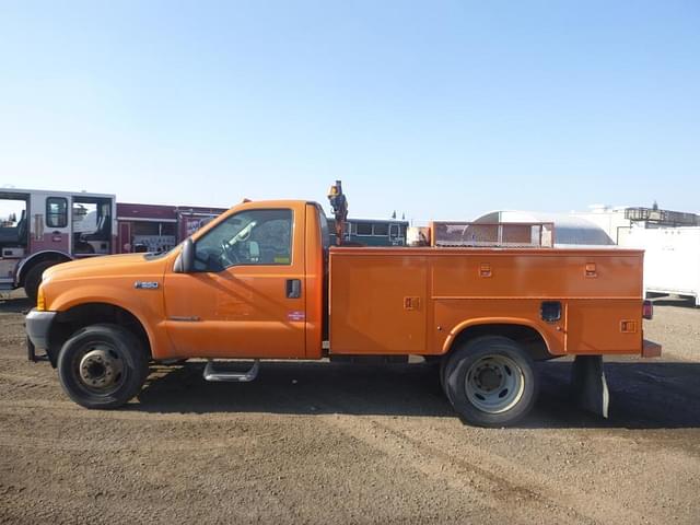 Image of Ford F-550 equipment image 4