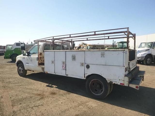 Image of Ford F-550 equipment image 3