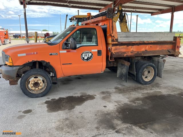 Image of Ford F-550 equipment image 3