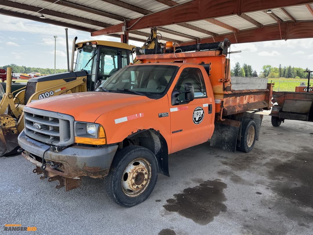 Image of Ford F-550 Primary image