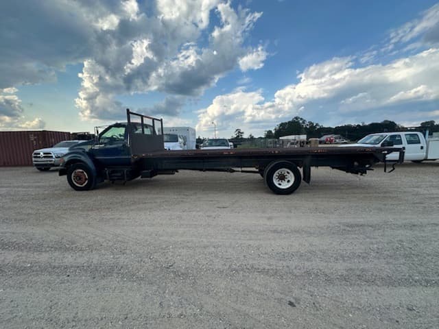 Image of Ford F-650 equipment image 4