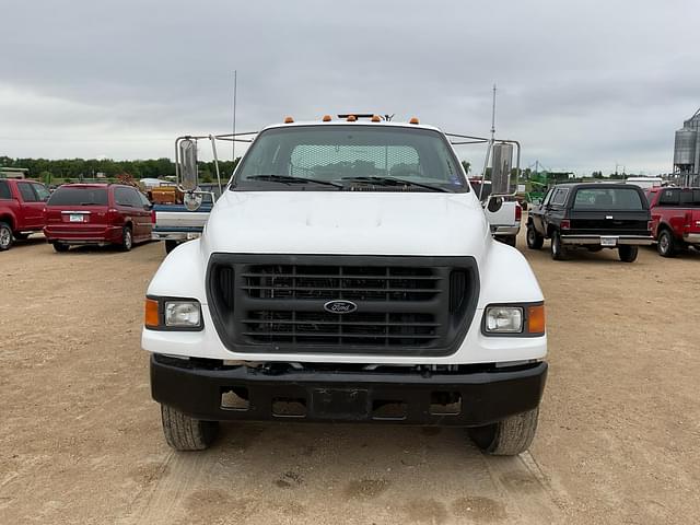 Image of Ford F-650 equipment image 3