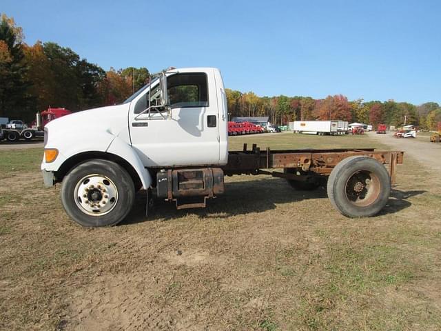 Image of Ford F-650 equipment image 2