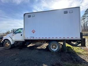 2000 Ford F-650 Image