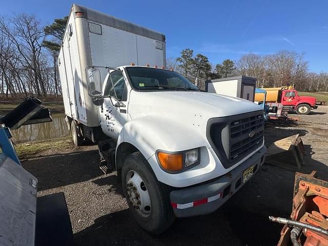 Image of Ford F-650 equipment image 3