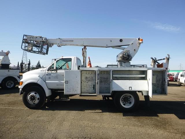 Image of Ford F-650 equipment image 4