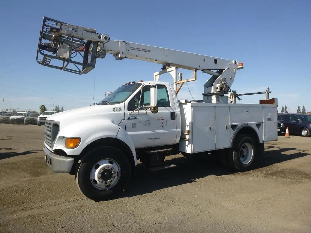 Image of Ford F-650 Primary image