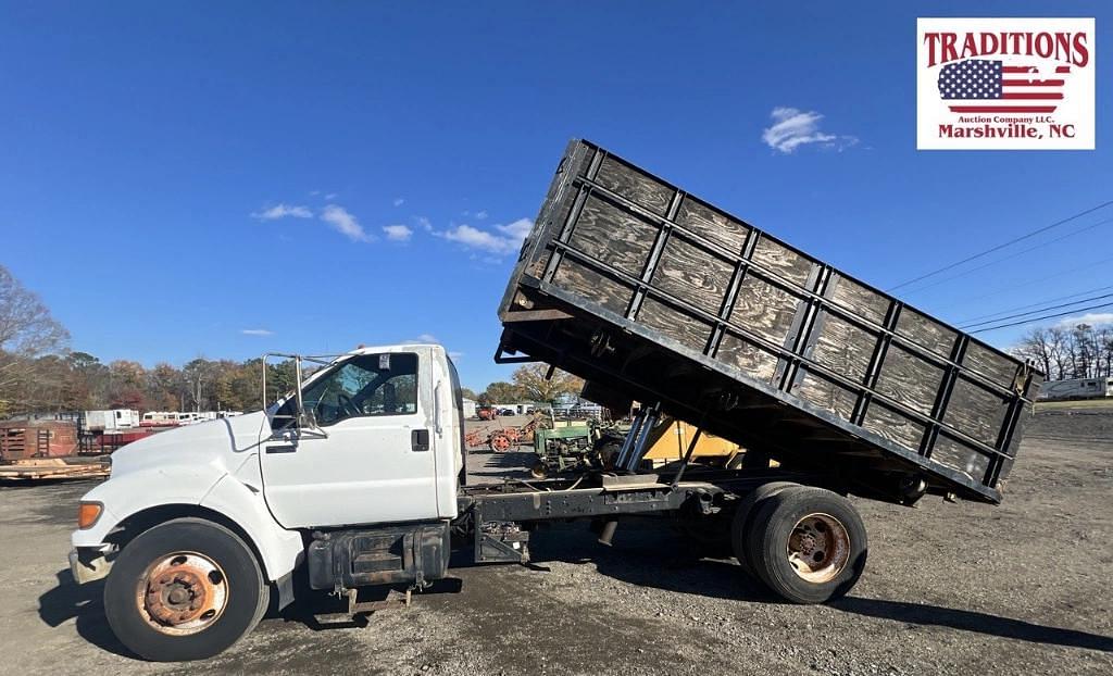 Image of Ford F-650 Primary image