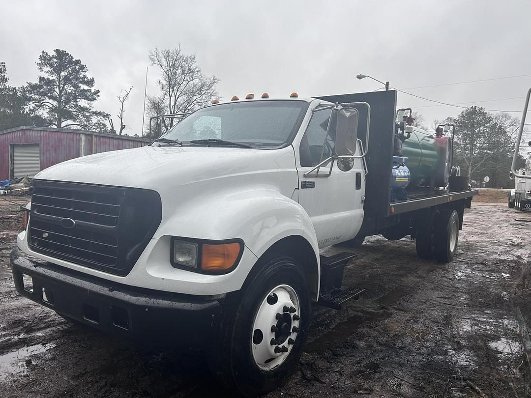 Image of Ford F-650 Primary image