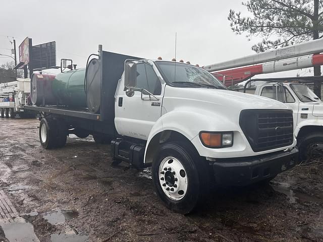 Image of Ford F-650 equipment image 1